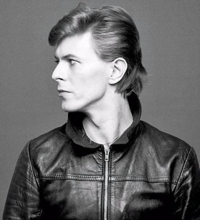 Behind The Lens: The Untold Story And Outtakes Of David Bowie’s Iconic ‘Heroes’ Album Cover In 1977