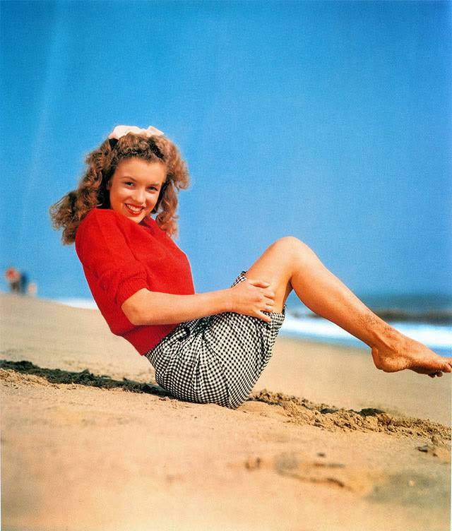 Before Marilyn Monroe Existed: Andre De Dienes And The Intimate 1945 Photographs Of Norma Jeane