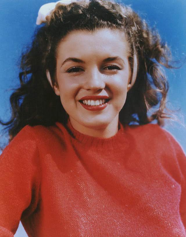 Before Marilyn Monroe Existed: Andre De Dienes And The Intimate 1945 Photographs Of Norma Jeane