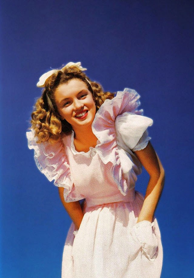 Before Marilyn Monroe Existed: Andre De Dienes And The Intimate 1945 Photographs Of Norma Jeane
