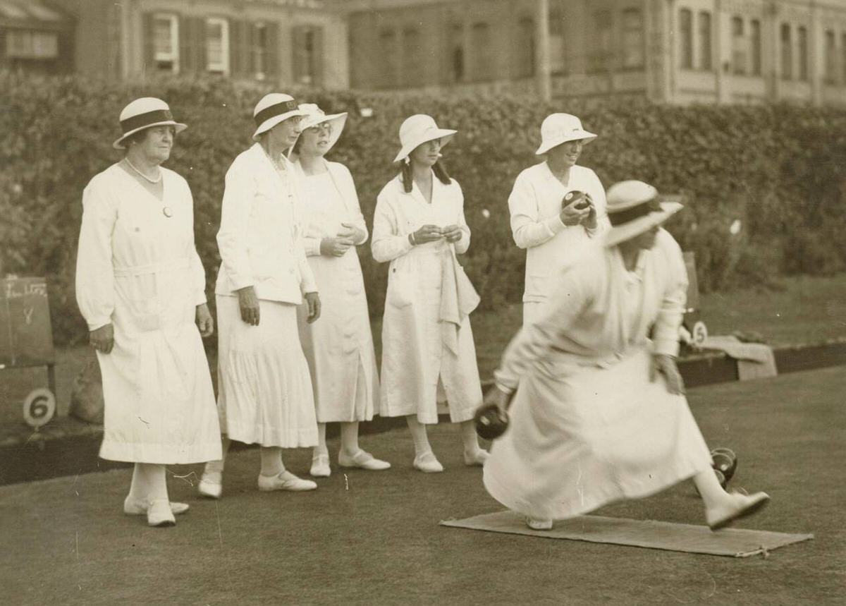 Women Bowlers With The Imperial Hotel In The Background, 1920S