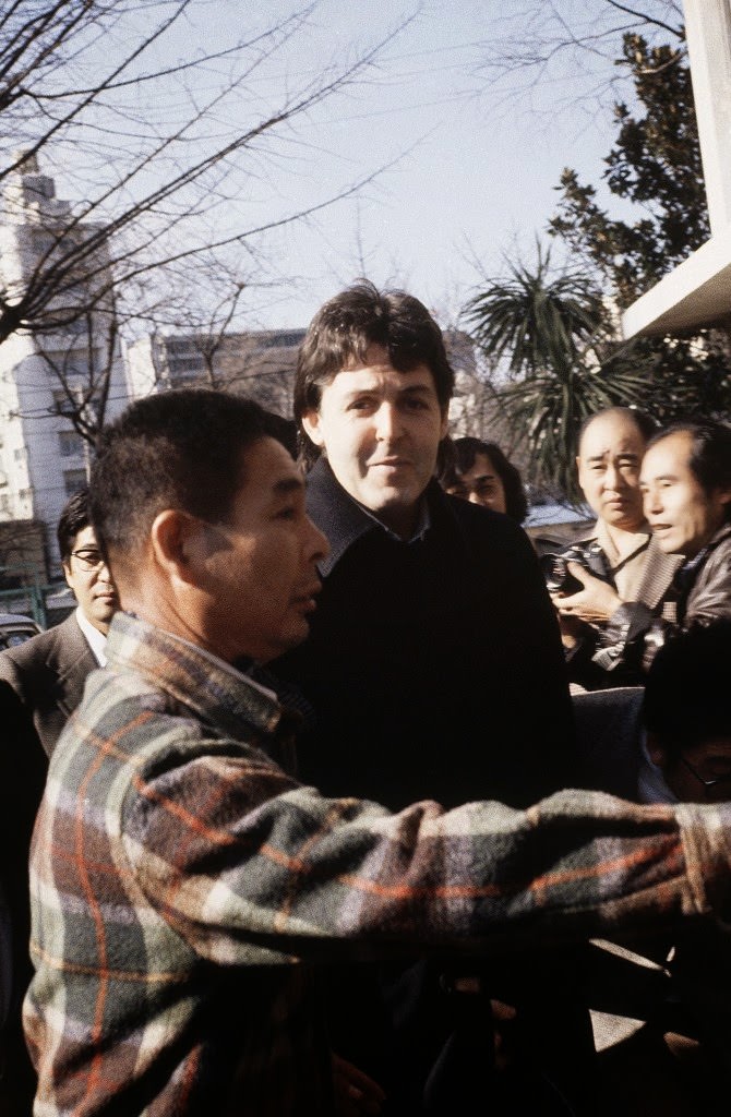 Former Beatle Paul Mccartney Is Rushed From A Police Car To A Drug Investigation Unit In Tokyo After Spending A Night In Jail On Jan. 17, 1980. He Was Arrested At Tokyo'’S Narita Airport After Customs Officers Found Marijuana In His Luggage.