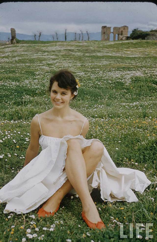 Georgia Moll In White: Stunning 1950S Photos That Define Timeless Beauty