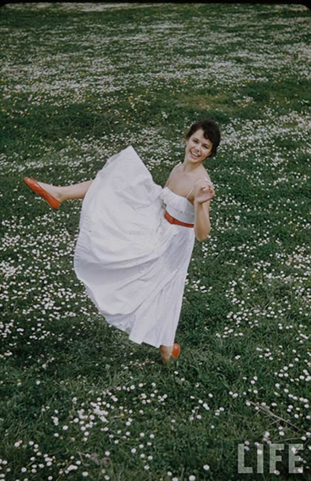 Georgia Moll In White: Stunning 1950S Photos That Define Timeless Beauty