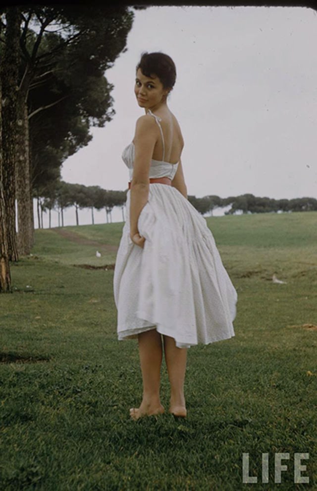 Georgia Moll In White: Stunning 1950S Photos That Define Timeless Beauty