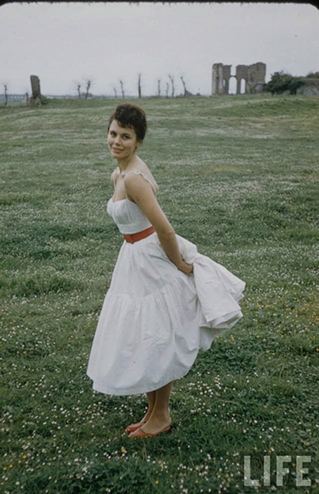 Georgia Moll In White: Stunning 1950S Photos That Define Timeless Beauty