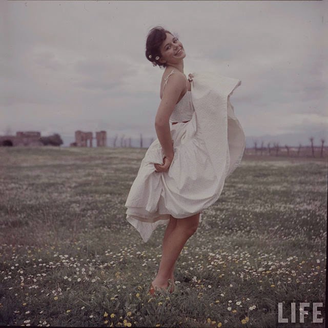 Georgia Moll In White: Stunning 1950S Photos That Define Timeless Beauty