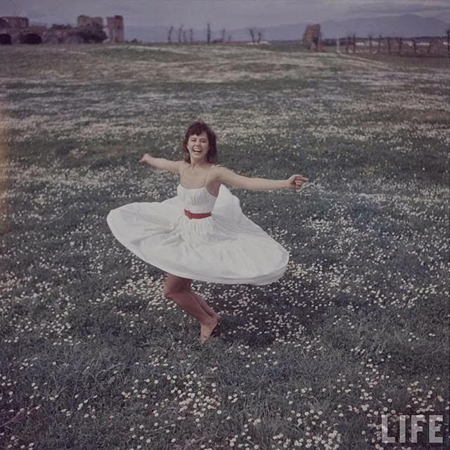 Georgia Moll In White: Stunning 1950S Photos That Define Timeless Beauty