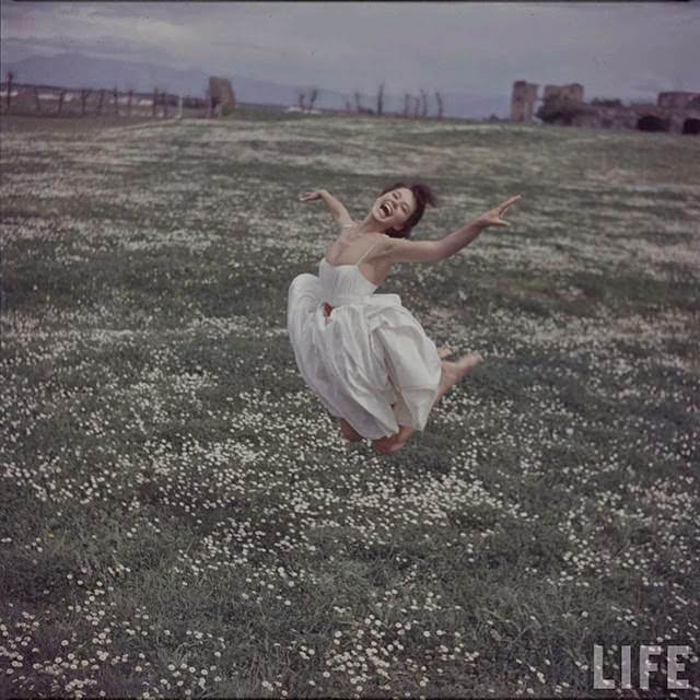 Georgia Moll In White: Stunning 1950S Photos That Define Timeless Beauty