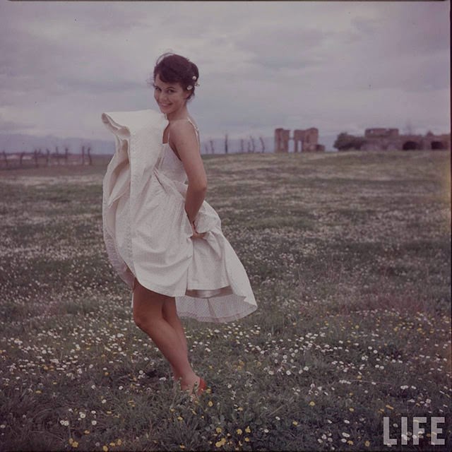 Georgia Moll In White: Stunning 1950S Photos That Define Timeless Beauty