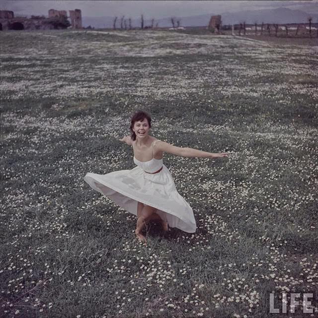 Georgia Moll In White: Stunning 1950S Photos That Define Timeless Beauty