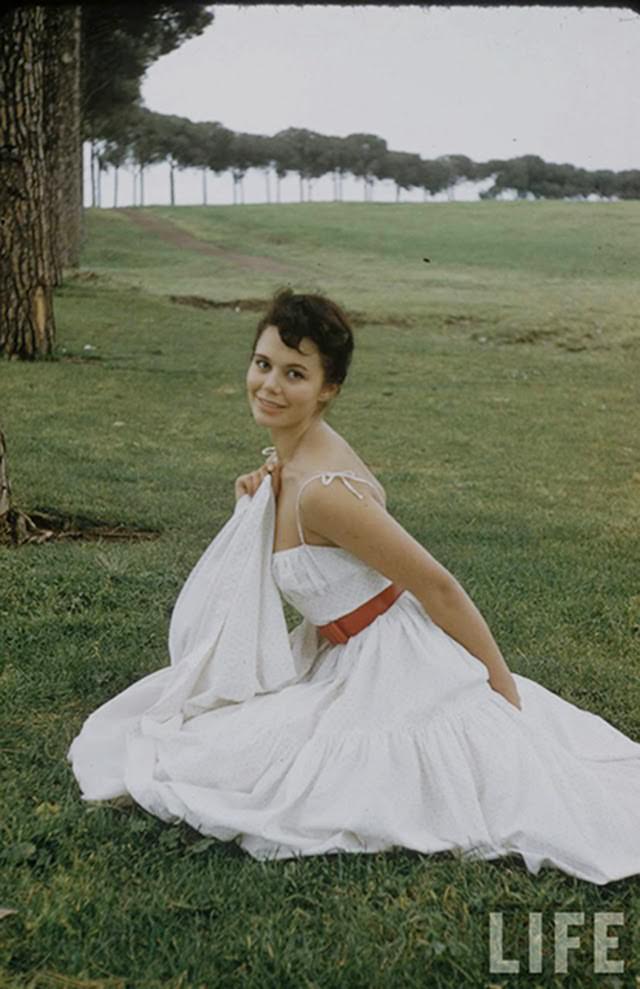 Georgia Moll In White: Stunning 1950S Photos That Define Timeless Beauty