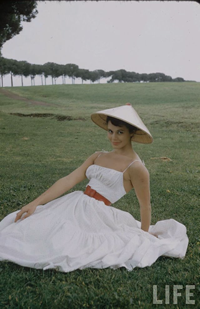 Georgia Moll In White: Stunning 1950S Photos That Define Timeless Beauty