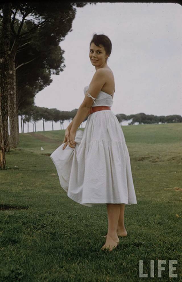 Georgia Moll In White: Stunning 1950S Photos That Define Timeless Beauty