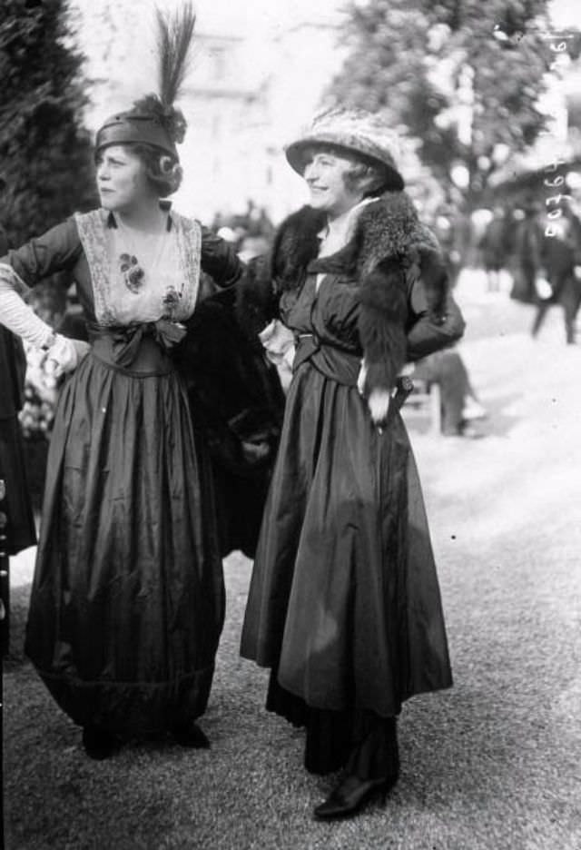 Dressed To Be Seen: Haute Couture At Longchamp In The Early 1900S