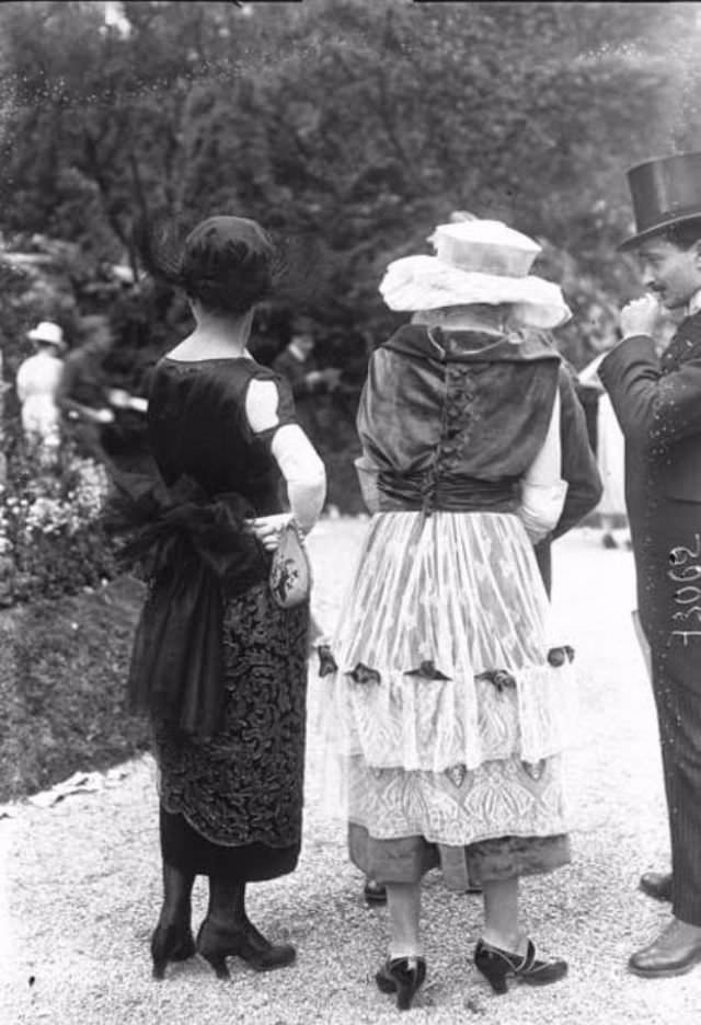 Dressed To Be Seen: Haute Couture At Longchamp In The Early 1900S