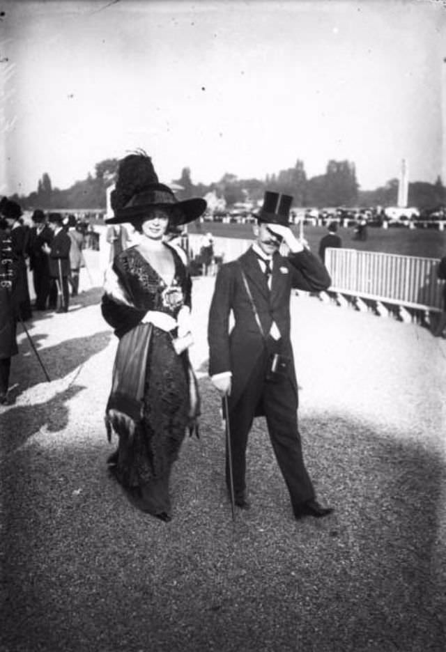 Dressed To Be Seen: Haute Couture At Longchamp In The Early 1900S