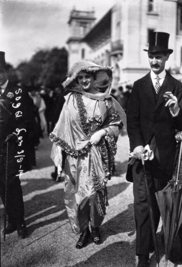 Dressed To Be Seen: Haute Couture At Longchamp In The Early 1900S