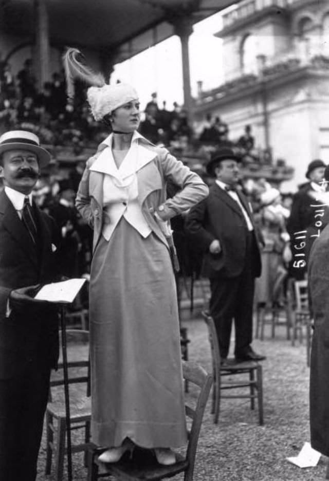 Dressed To Be Seen: Haute Couture At Longchamp In The Early 1900S
