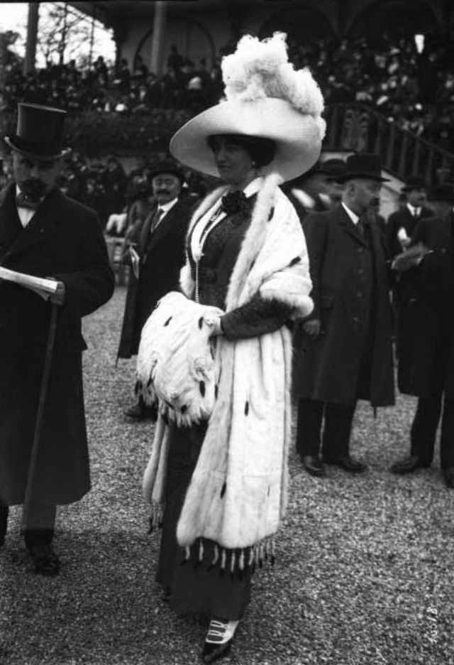 Dressed To Be Seen: Haute Couture At Longchamp In The Early 1900S