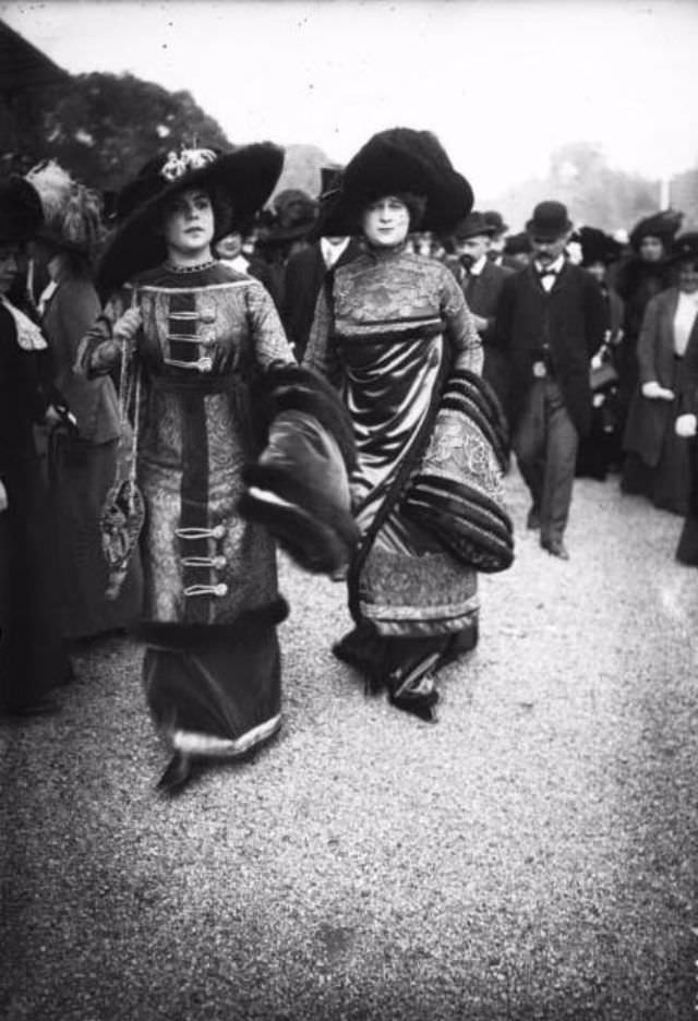 Dressed To Be Seen: Haute Couture At Longchamp In The Early 1900S