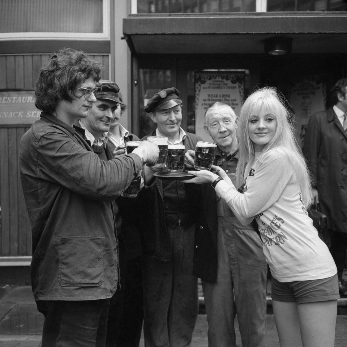 Viki Johnson Wearing Hotpant While Handing Out Free Beer To Workmen In London, 1971