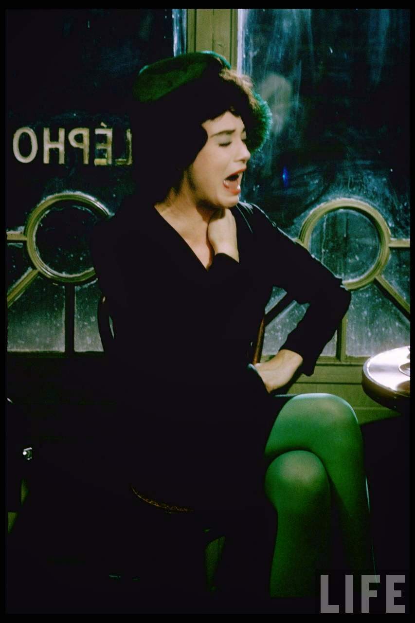Fabulous Vintage Pictures From “Irma La Douce” (1963) That Bring The Iconic Film Back To Life