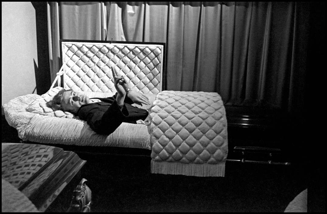 Rare Photos Of James Dean With A Coffin In 1955, Seven Months Before He Died