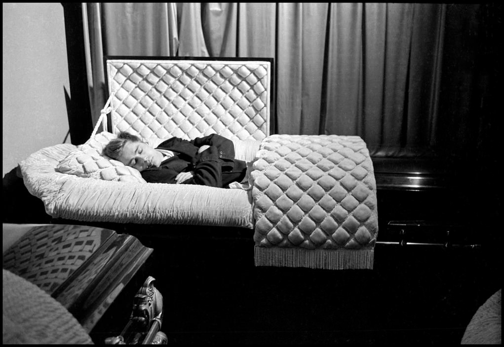 Rare Photos Of James Dean With A Coffin In 1955, Seven Months Before He Died