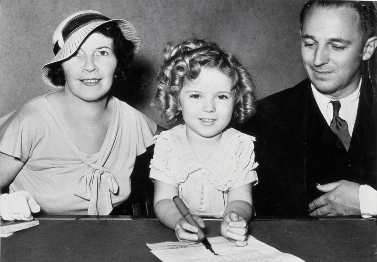George Temple, Shirley Temple, And Gertrude Temple Signing Contracts At 20Th Century Fox, 1934