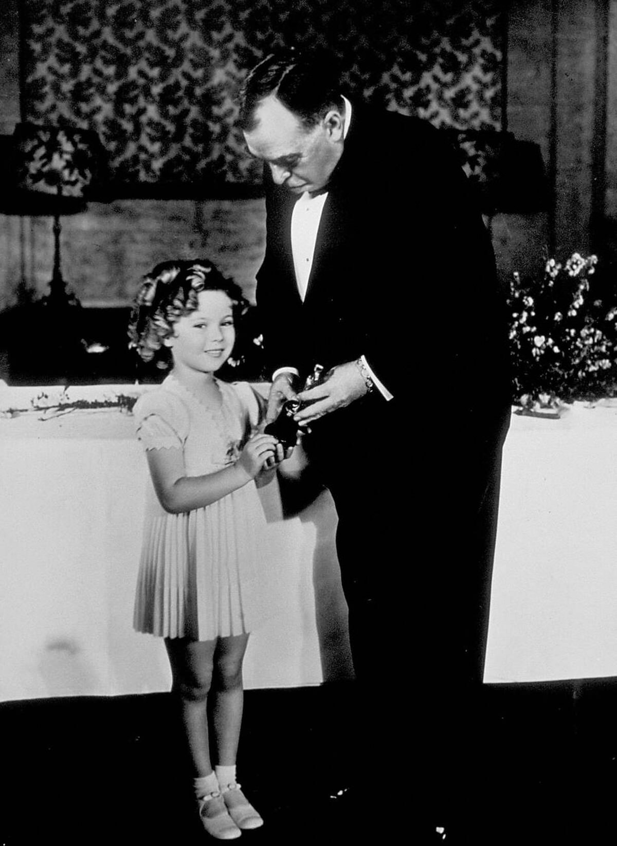 Shirley Temple With Irvin S. Cobb At The 7Th Annual Academy Awards, 1935