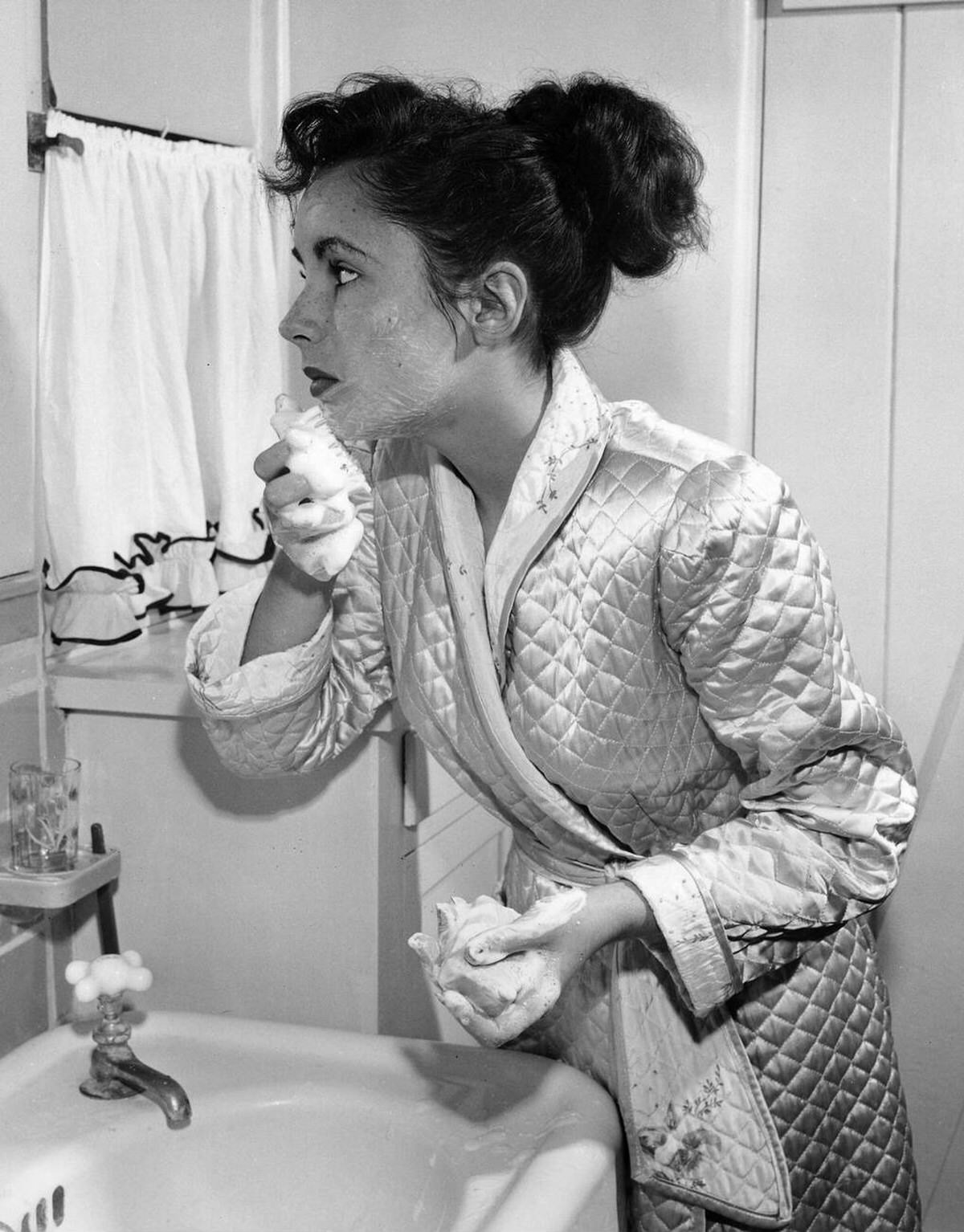 Elizabeth Taylor, 1947